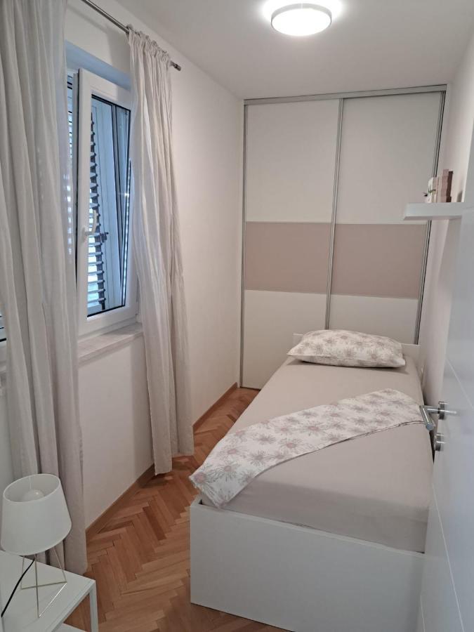Apartman Nina Omis Exterior photo