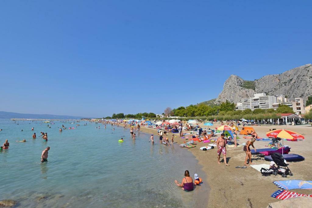Apartman Nina Omis Exterior photo